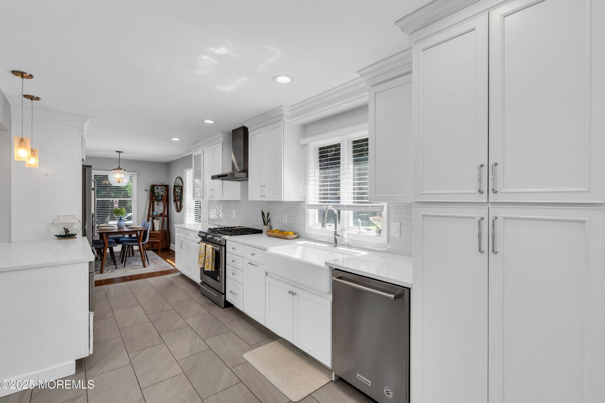Dining room, Interior, Kitchen, Pendant Lights, Recessed Lighting, Stainless Steel Appliances