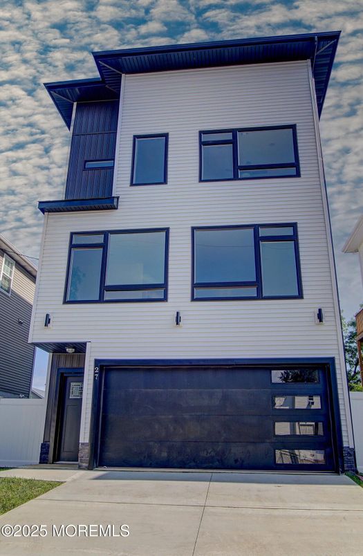 Attached, Exterior, Facade, Rowhouse