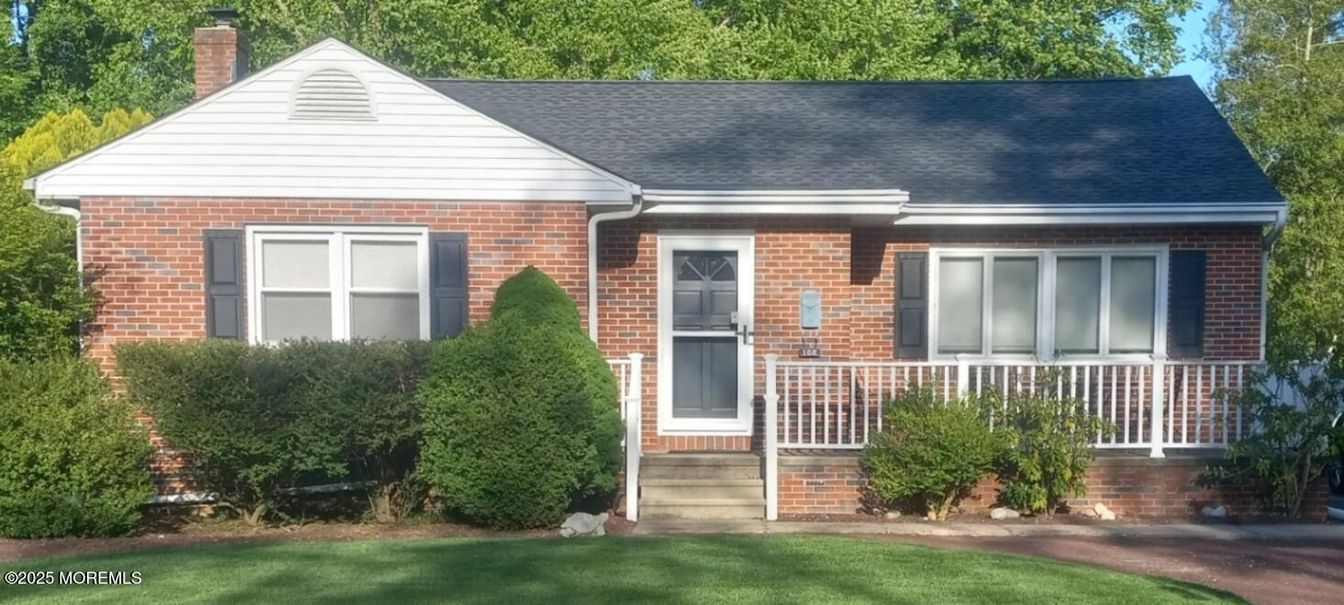 Exterior, Facade, Brick Facade, Cape Cod