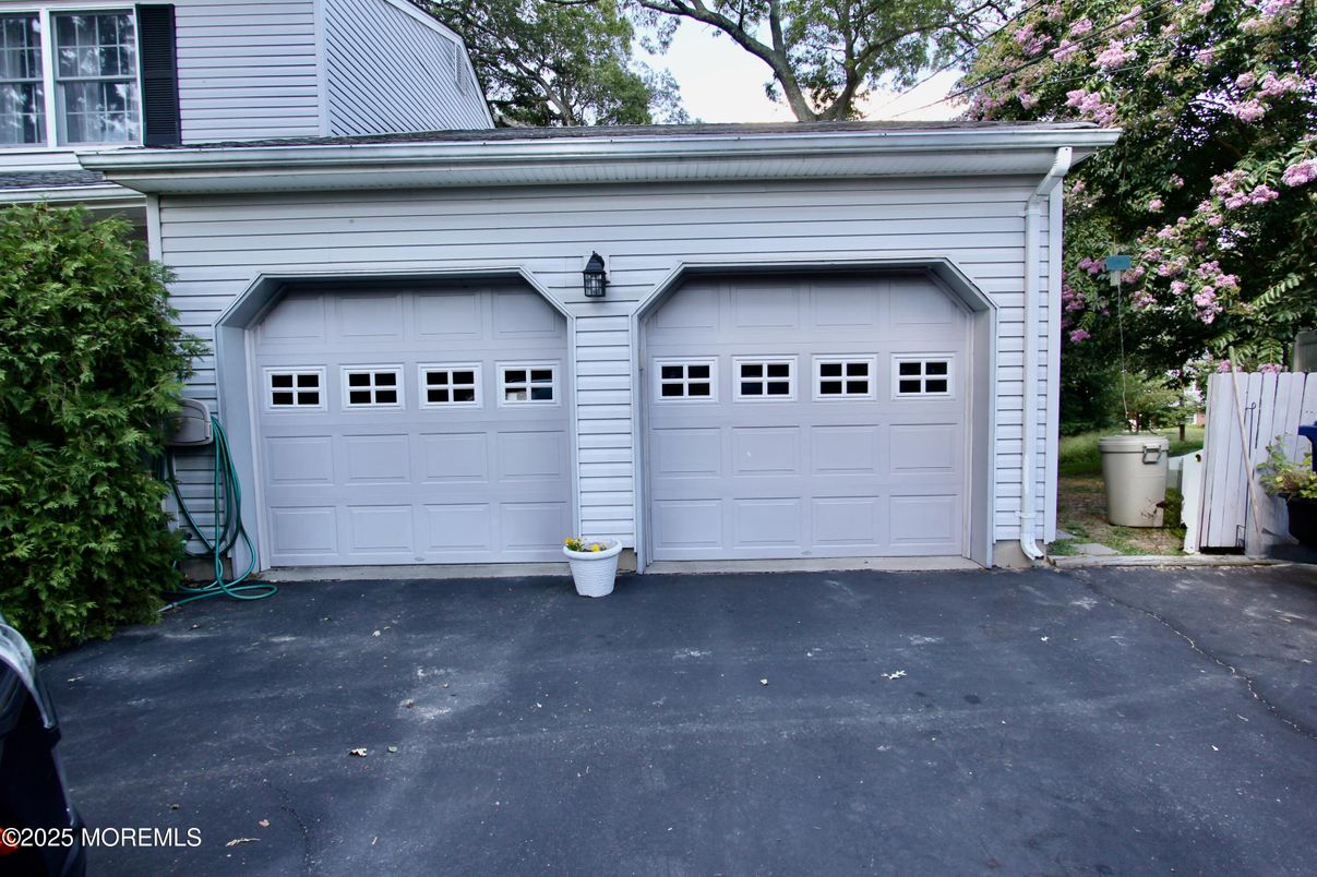 Detached Garage, Exterior