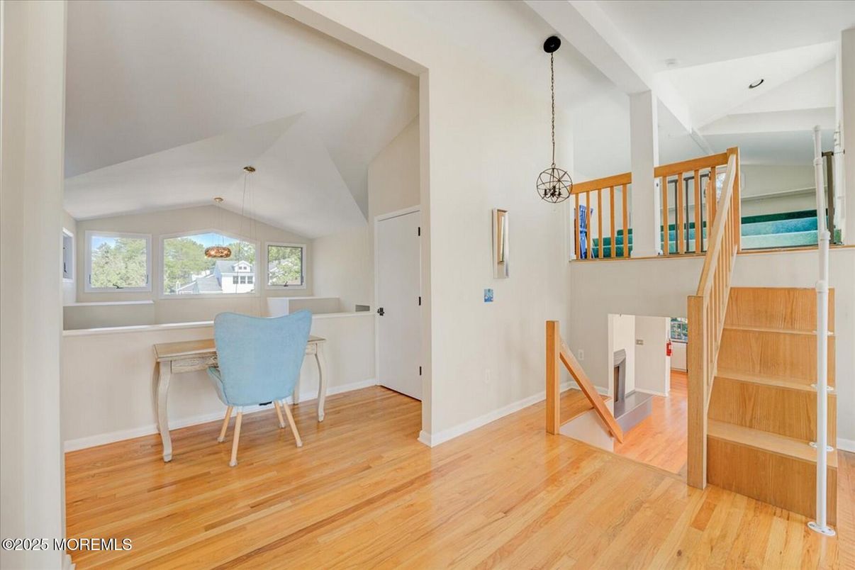 Interior, Pendant Lights, Wood Texture Flooring