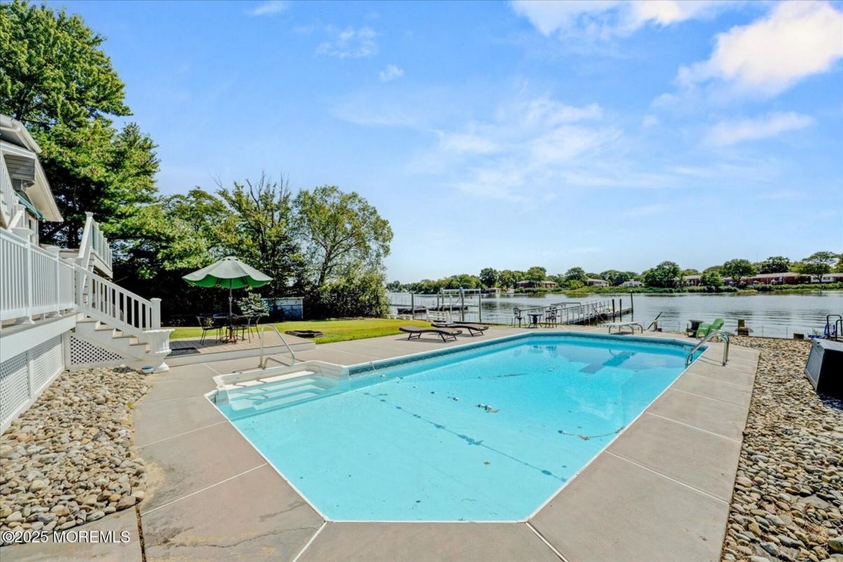 Exterior, Pool, Water