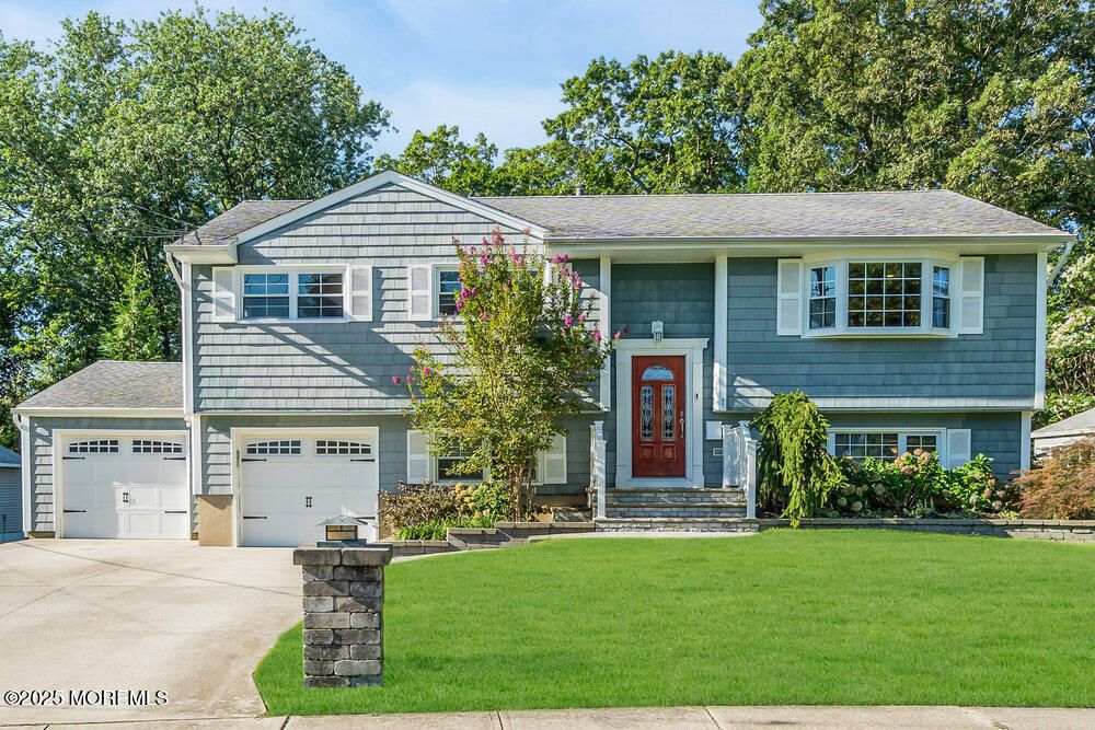 Attached, Exterior, Facade, Raised Ranch