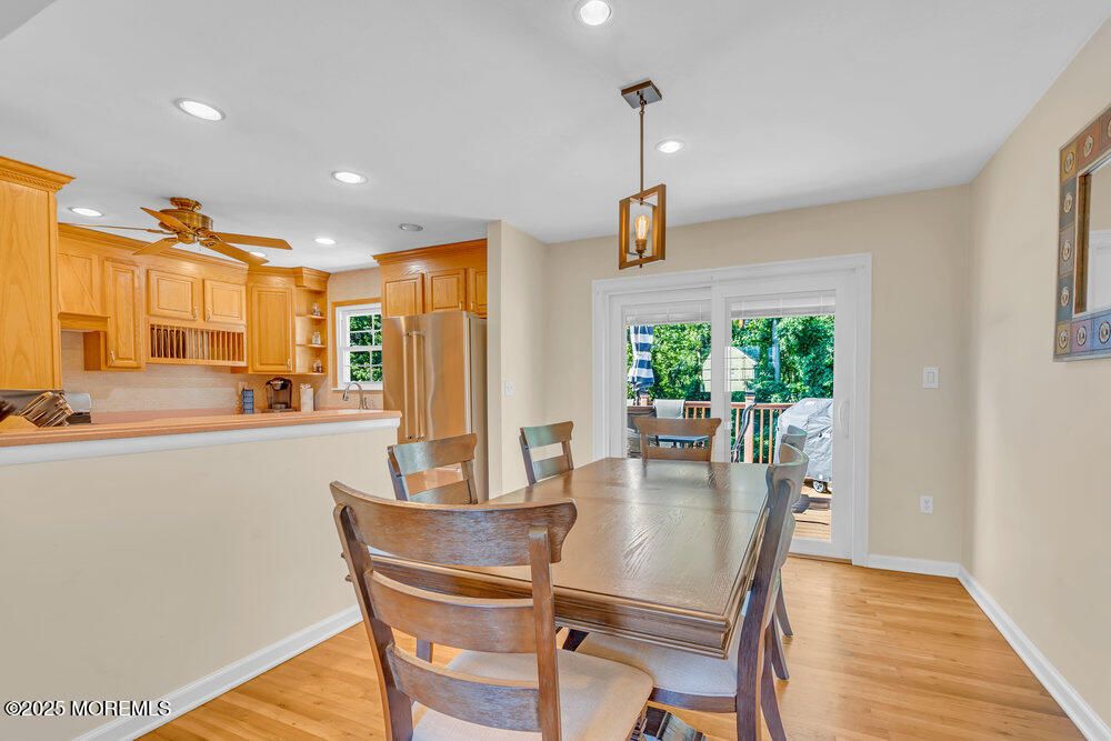 Dining room, Interior, Kitchen, Pendant Lights, Recessed Lighting, Wood Texture Flooring