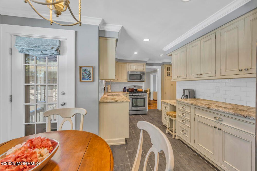 Dining room, Interior, Kitchen, Recessed Lighting