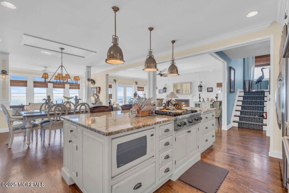 Dining room, Interior, Kitchen, Pendant Lights, Recessed Lighting, Wood Texture Flooring