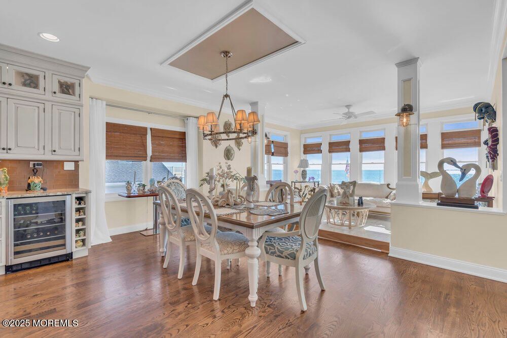 Chandelier, Dining room, Interior, Pendant Lights, Recessed Lighting, Water, Wood Texture Flooring