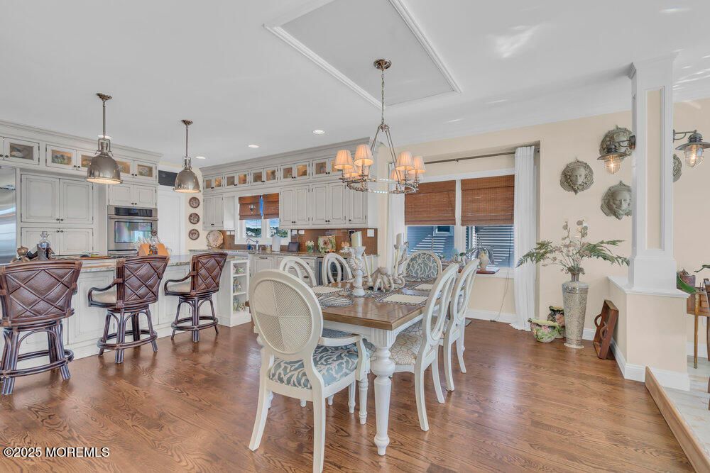 Chandelier, Dining room, Interior, Kitchen, Pendant Lights, Recessed Lighting, Wood Texture Flooring