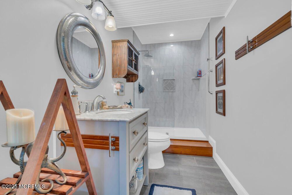 Bathroom, Interior, Recessed Lighting