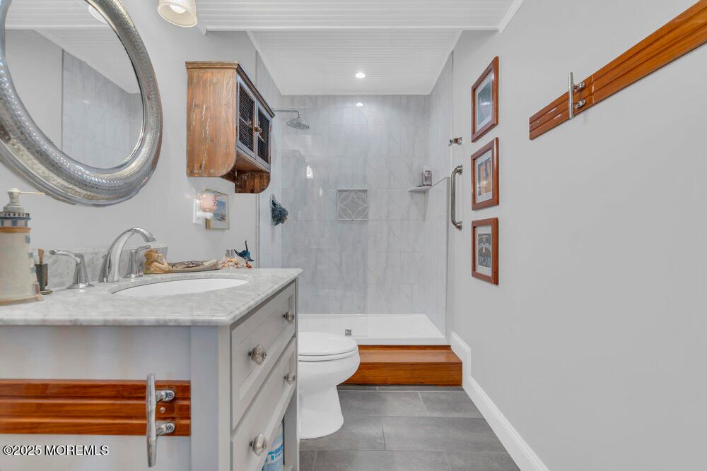 Bathroom, Interior, Marble Walls, Recessed Lighting