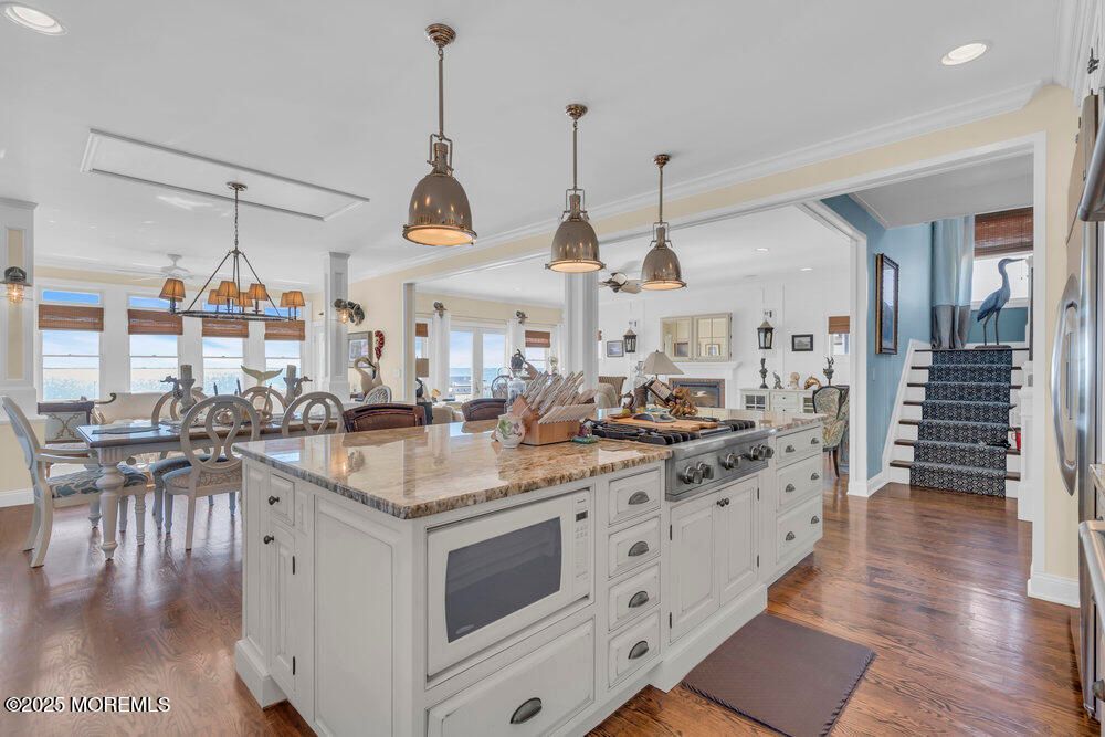 Dining room, Interior, Kitchen, Pendant Lights, Recessed Lighting, Wood Texture Flooring