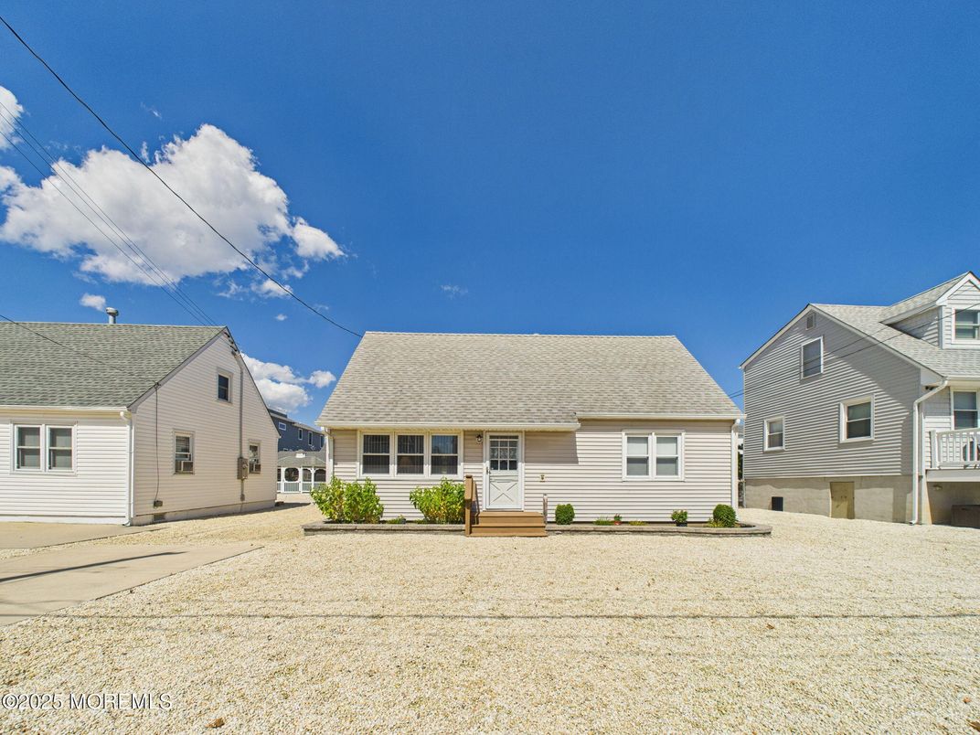 Exterior, Facade, Cape Cod