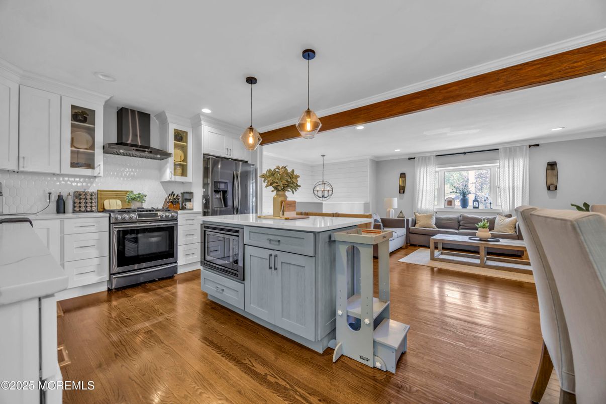 Interior, Kitchen, Living room, Pendant Lights, Recessed Lighting, Stainless Steel Appliances, Wood Texture Flooring