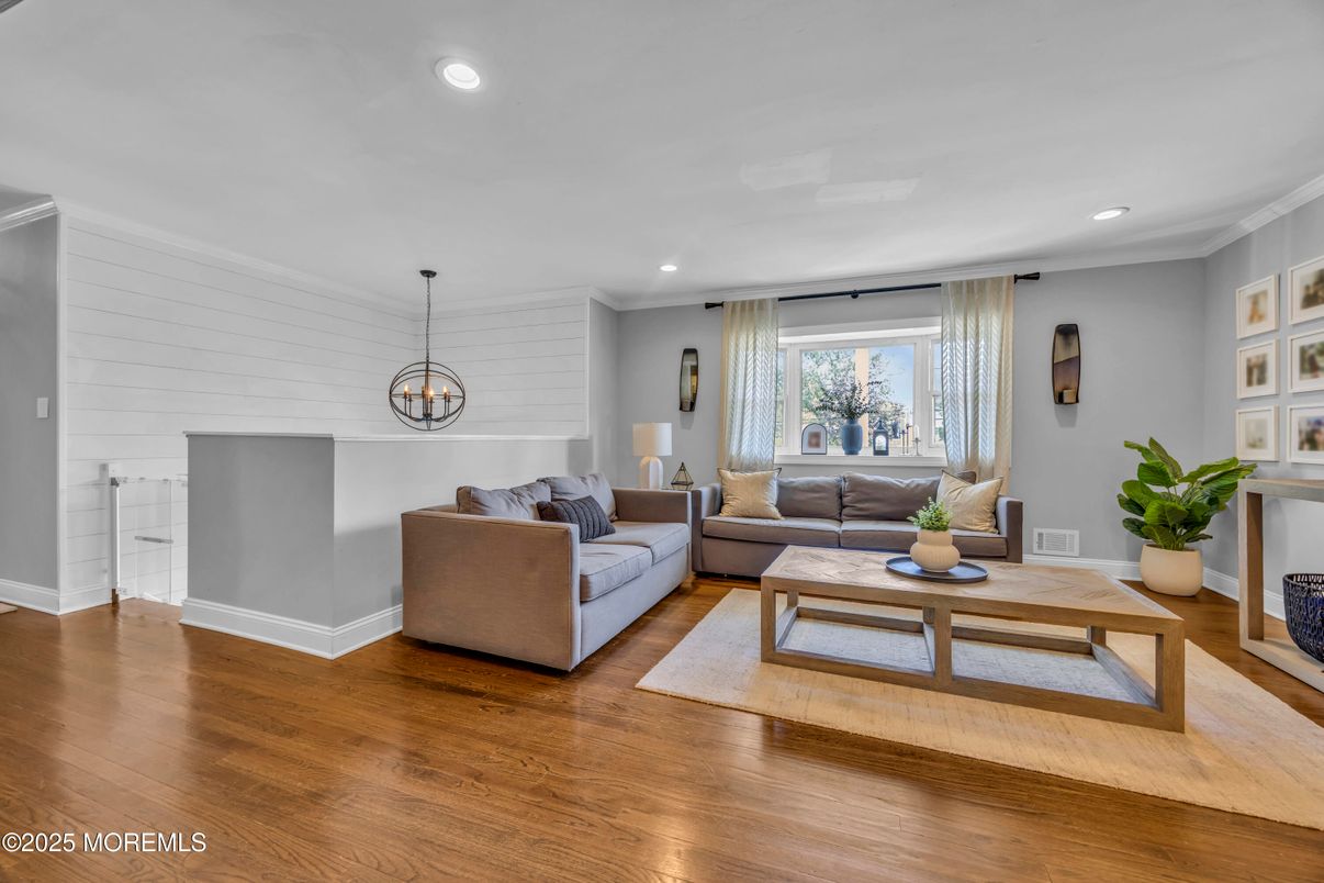 Interior, Living room, Pendant Lights, Recessed Lighting, Wood Texture Flooring
