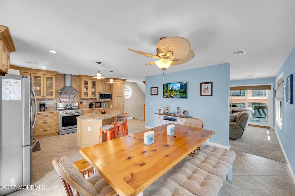 Dining room, Interior, Kitchen, Pendant Lights, Recessed Lighting, Stainless Steel Appliances