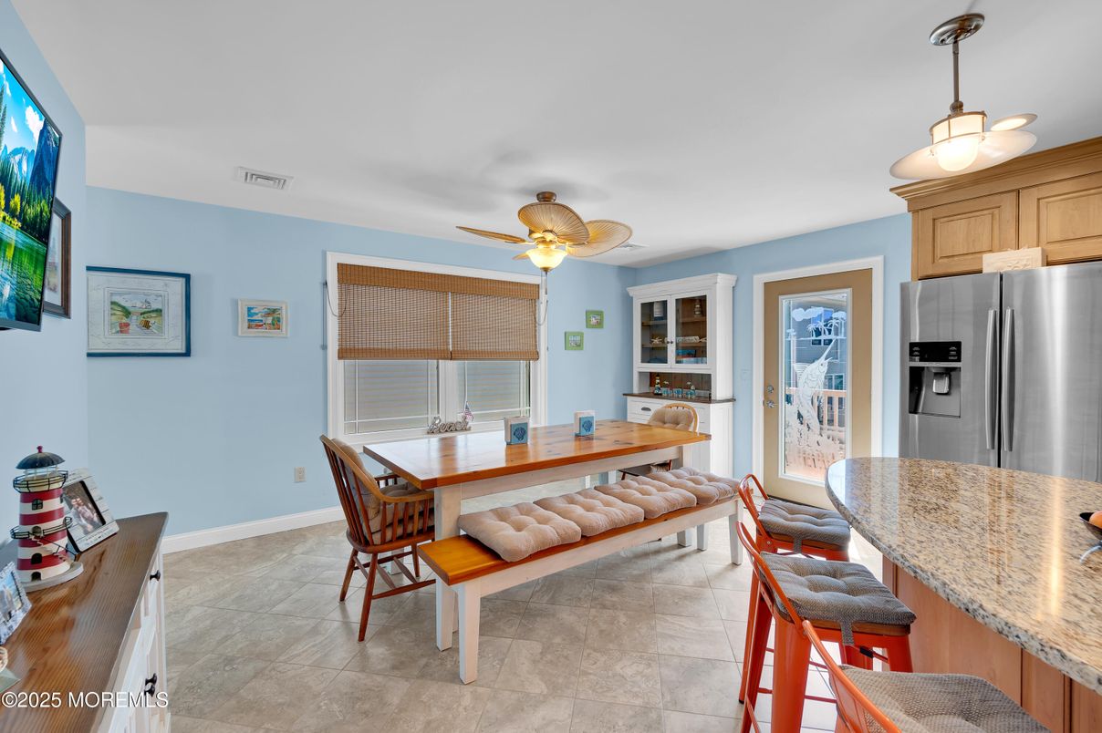 Dining room, Interior, Kitchen, Pendant Lights, Stainless Steel Appliances
