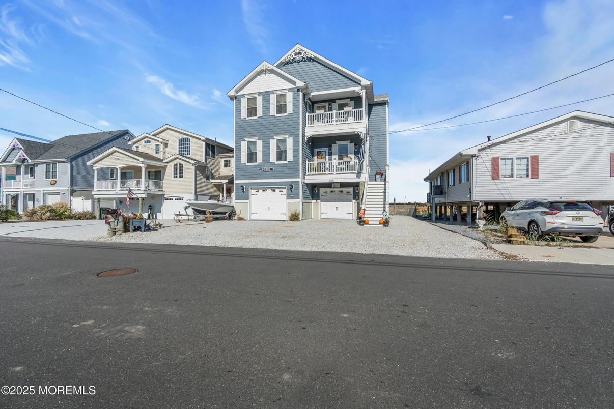 Exterior, Facade, Queen Anne Victorian