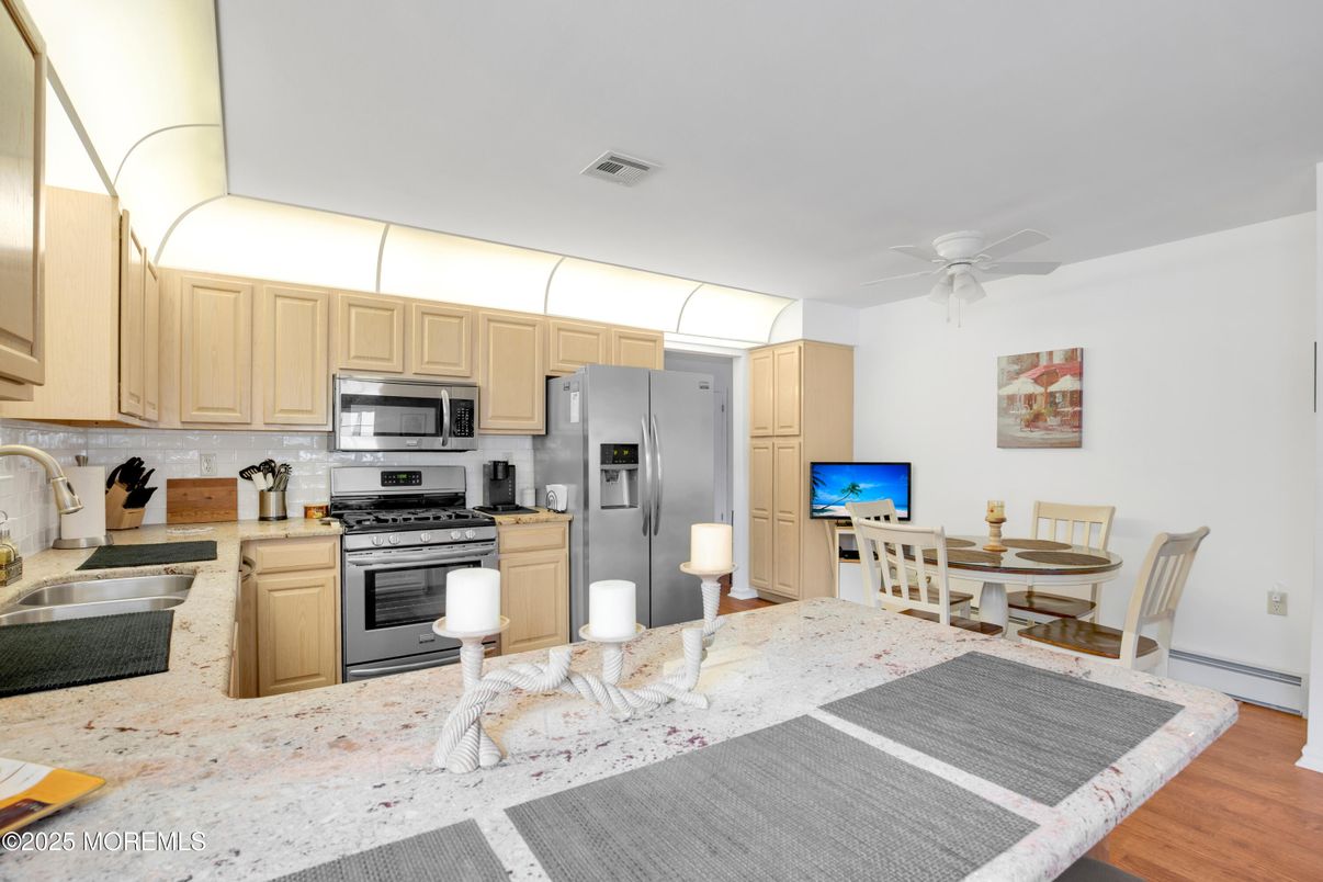 Dining room, Interior, Kitchen, Stainless Steel Appliances, Wood Texture Flooring