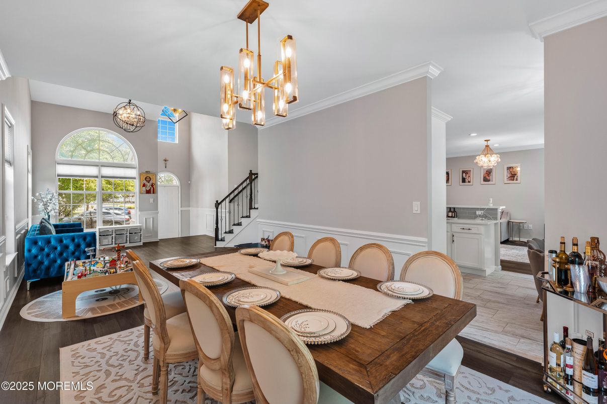 Chandelier, Dining room, Interior, Living room, Pendant Lights, Wood Texture Flooring