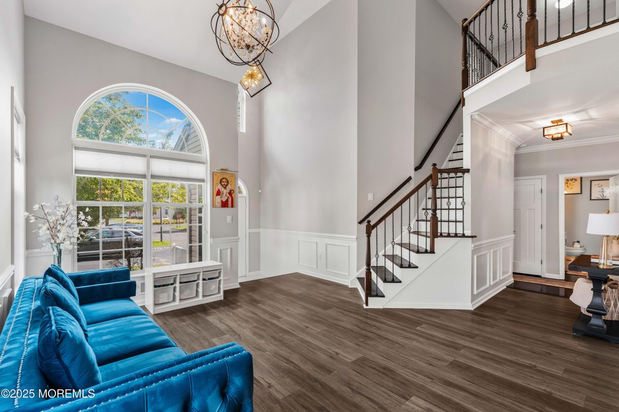 Interior, Pendant Lights, Wood Texture Flooring