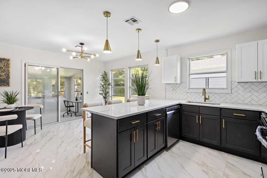 Dining room, Interior, Kitchen, Marble, Pendant Lights, Recessed Lighting