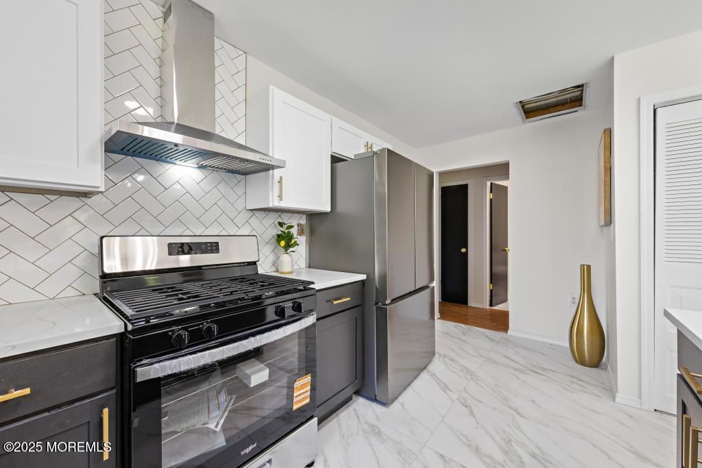Interior, Kitchen, Marble, Stainless Steel Appliances