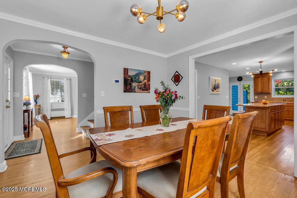 Dining room, Interior, Kitchen, Pendant Lights, Recessed Lighting, Wood Texture Flooring