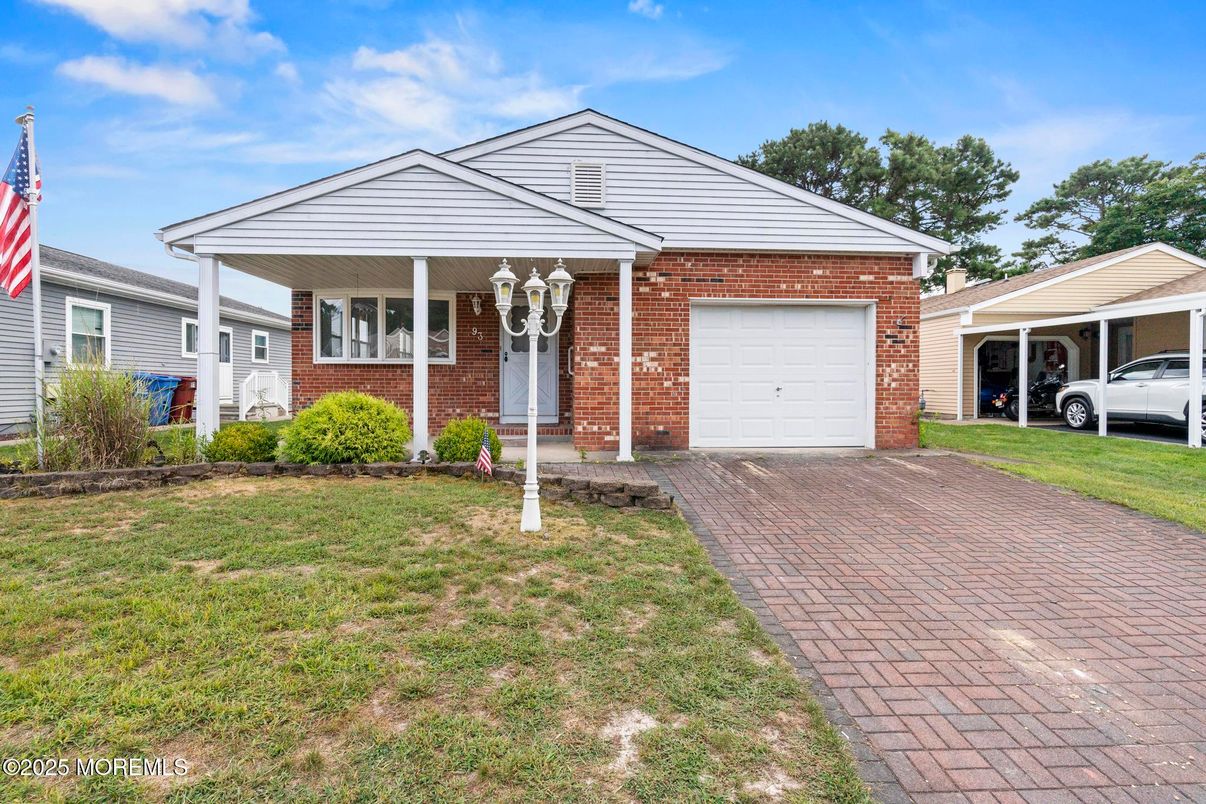 Attached, Exterior, Facade, Brick Facade, Ranch