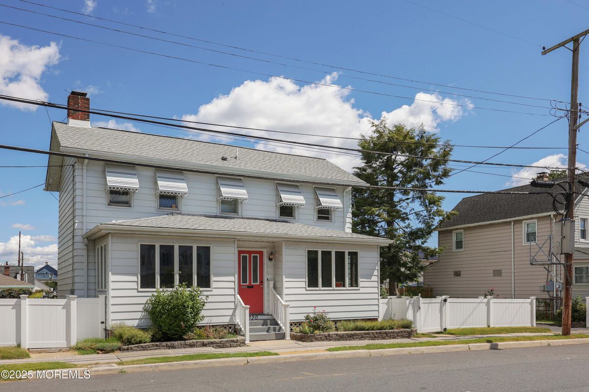 Exterior, Facade, Georgian