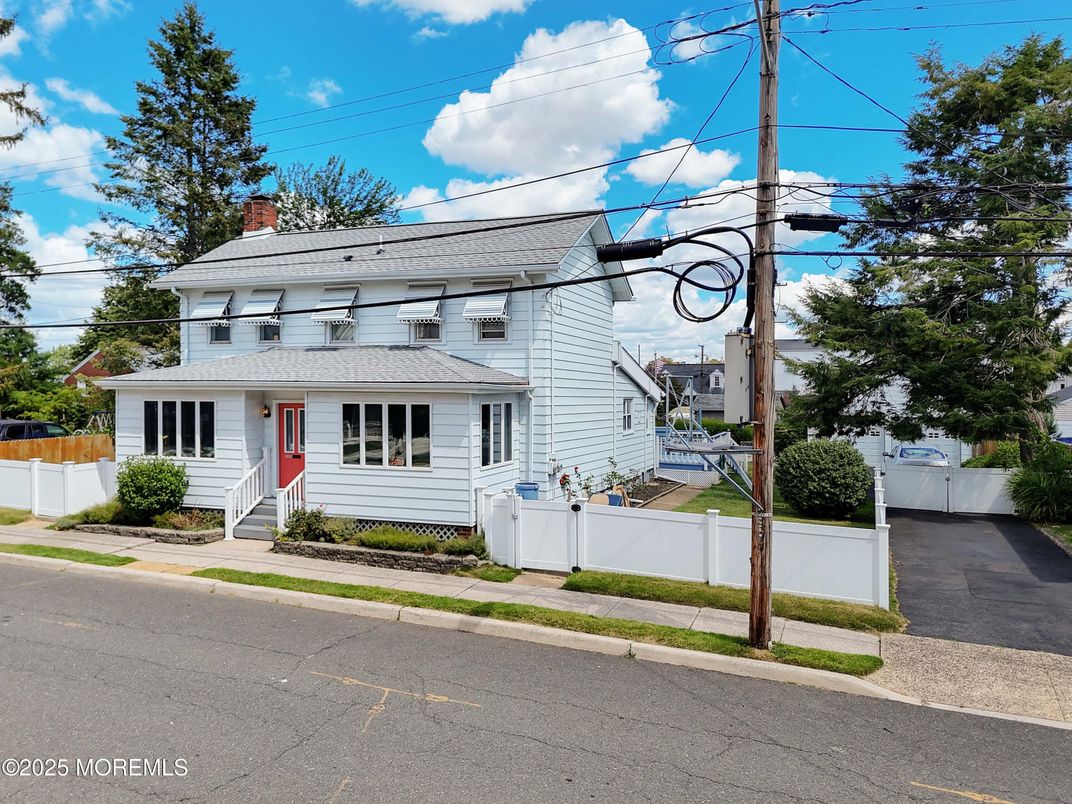 Exterior, Facade, American Foursquare