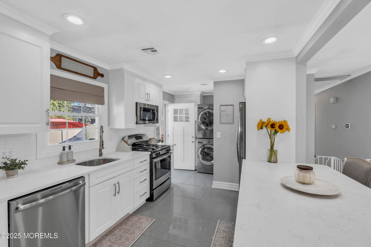 Interior, Kitchen, Recessed Lighting, Stainless Steel Appliances, Washer