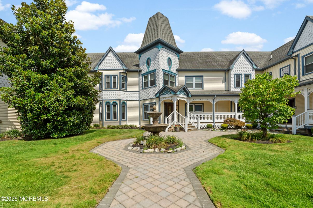 Backyard, Exterior, Facade, Queen Anne Victorian