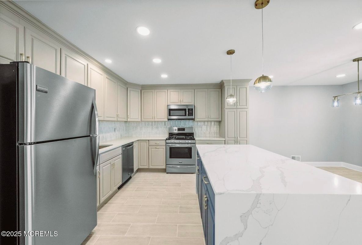 Interior, Kitchen, Pendant Lights, Recessed Lighting, Stainless Steel Appliances