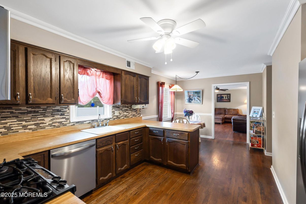 Interior, Kitchen, Living room, Pendant Lights, Wood Texture Flooring