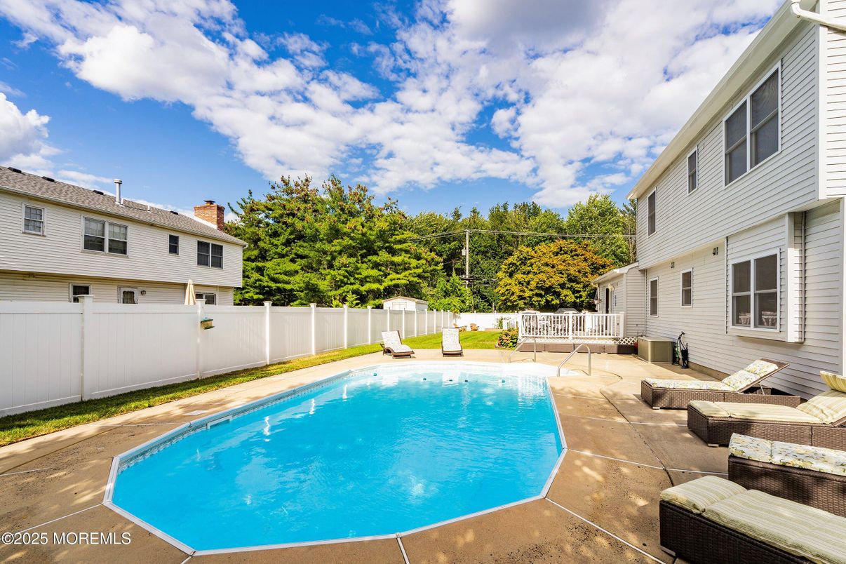 Exterior, Pool