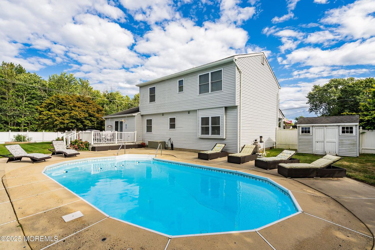 Exterior, Pool