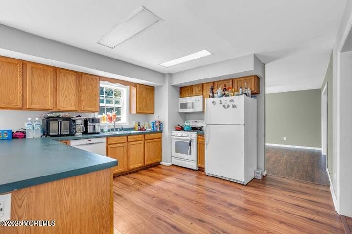Interior, Kitchen, Recessed Lighting, Wood Texture Flooring