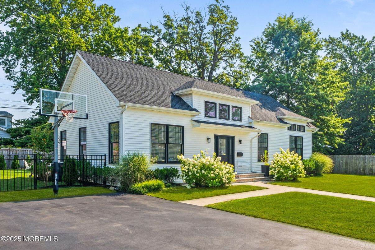 Exterior, Facade, Farmhouse