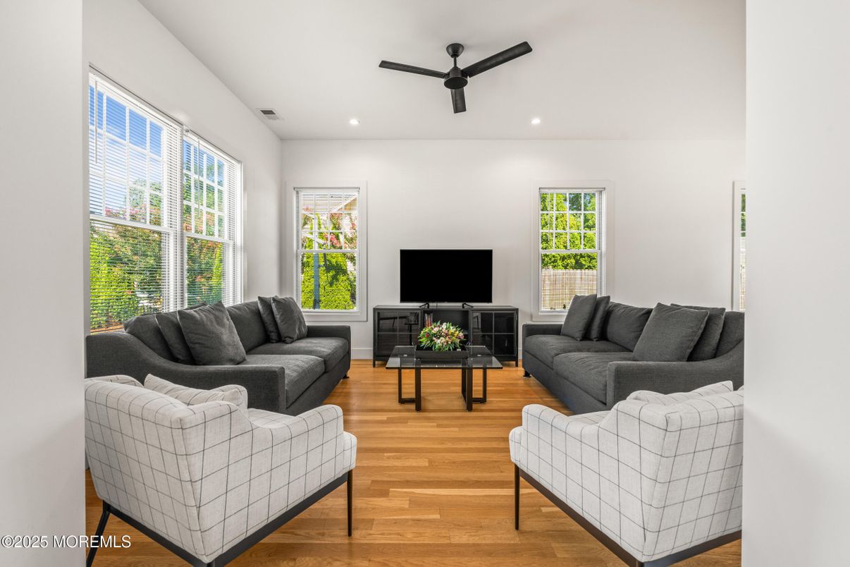 Interior, Living room, Recessed Lighting, Wood Texture Flooring