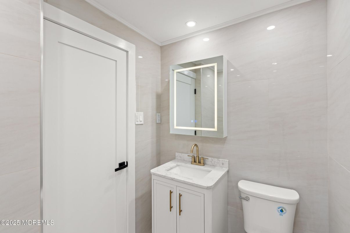 Bathroom, Interior, Recessed Lighting