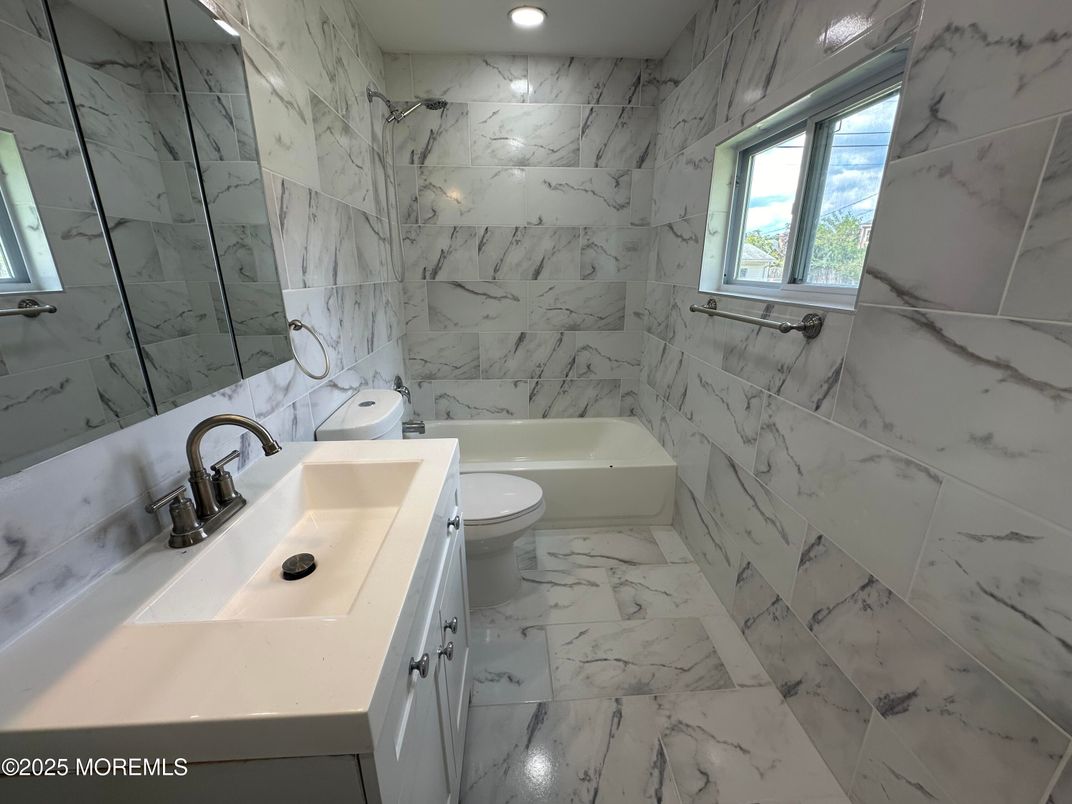 Bathroom, Interior, Marble, Marble Walls, Recessed Lighting