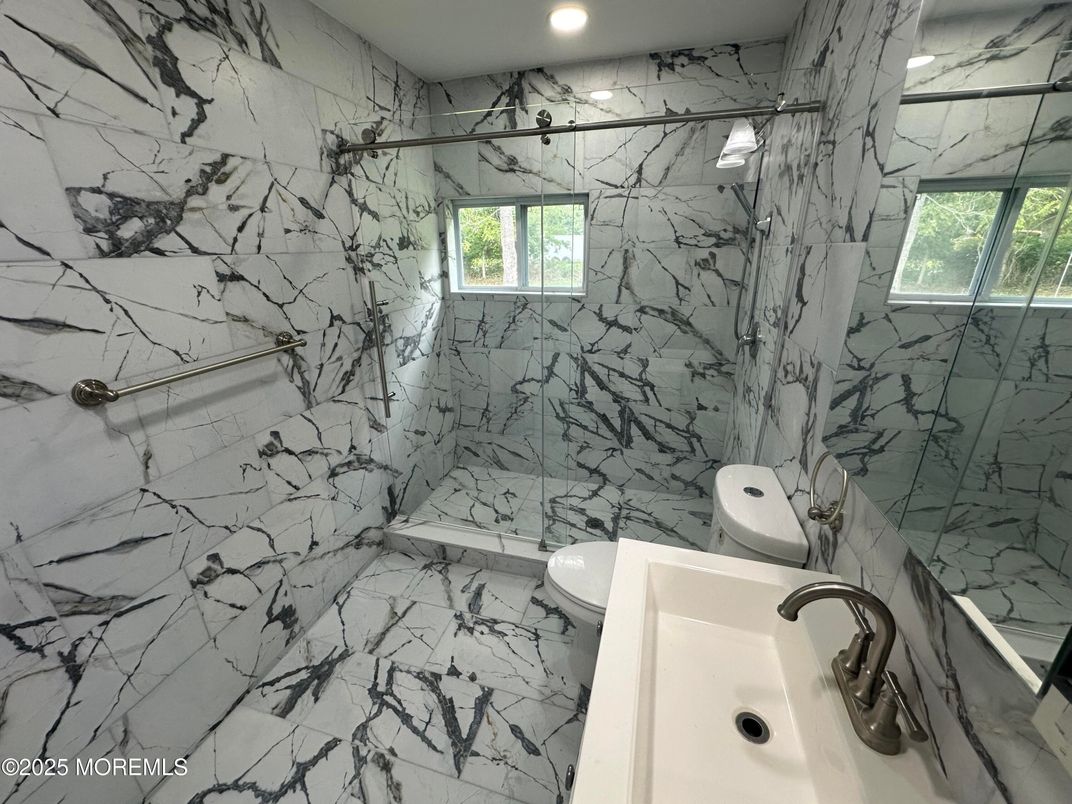 Bathroom, Interior, Marble, Marble Walls, Recessed Lighting