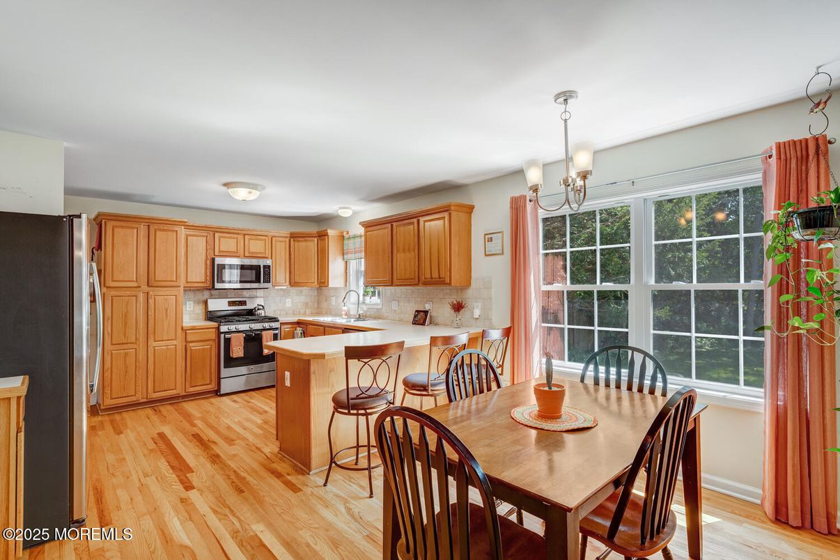 Chandelier, Dining room, Interior, Kitchen, Stainless Steel Appliances, Wood Texture Flooring