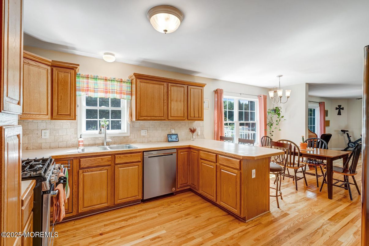 Chandelier, Dining room, Interior, Kitchen, Wood Texture Flooring