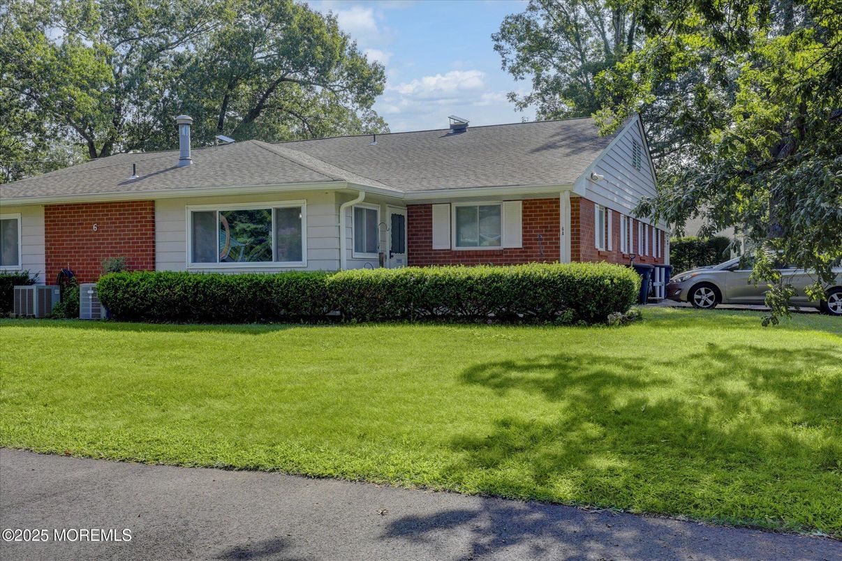 Exterior, Facade, Brick Facade, Ranch
