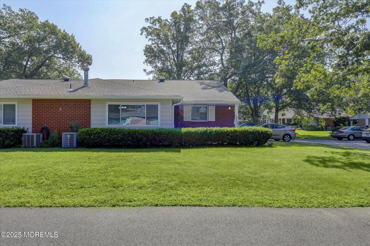 Exterior, Facade, Brick Facade, Ranch