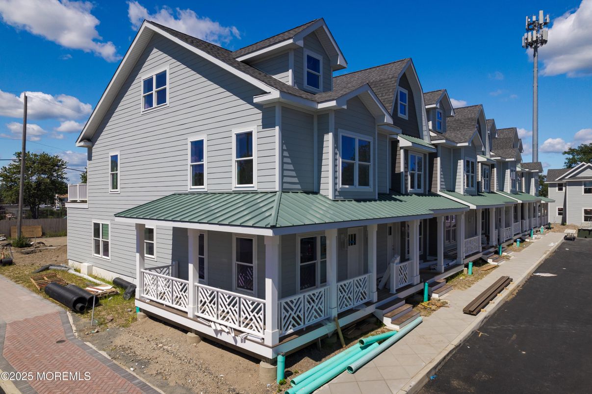 Exterior, Facade, Queen Anne Victorian