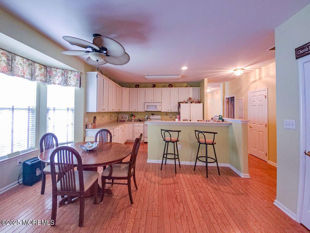 Dining room, Interior, Kitchen, Recessed Lighting, Wood Texture Flooring