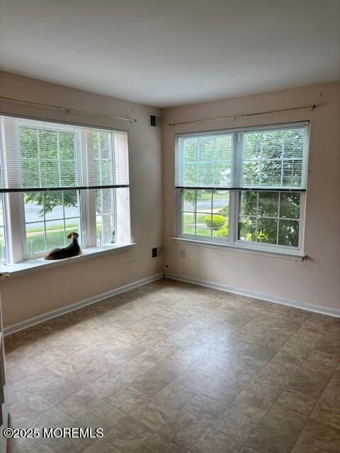 Empty room, Interior