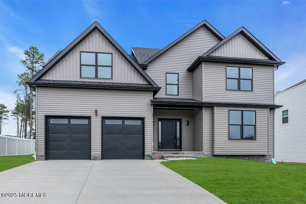 Attached, Exterior, Facade, Farmhouse